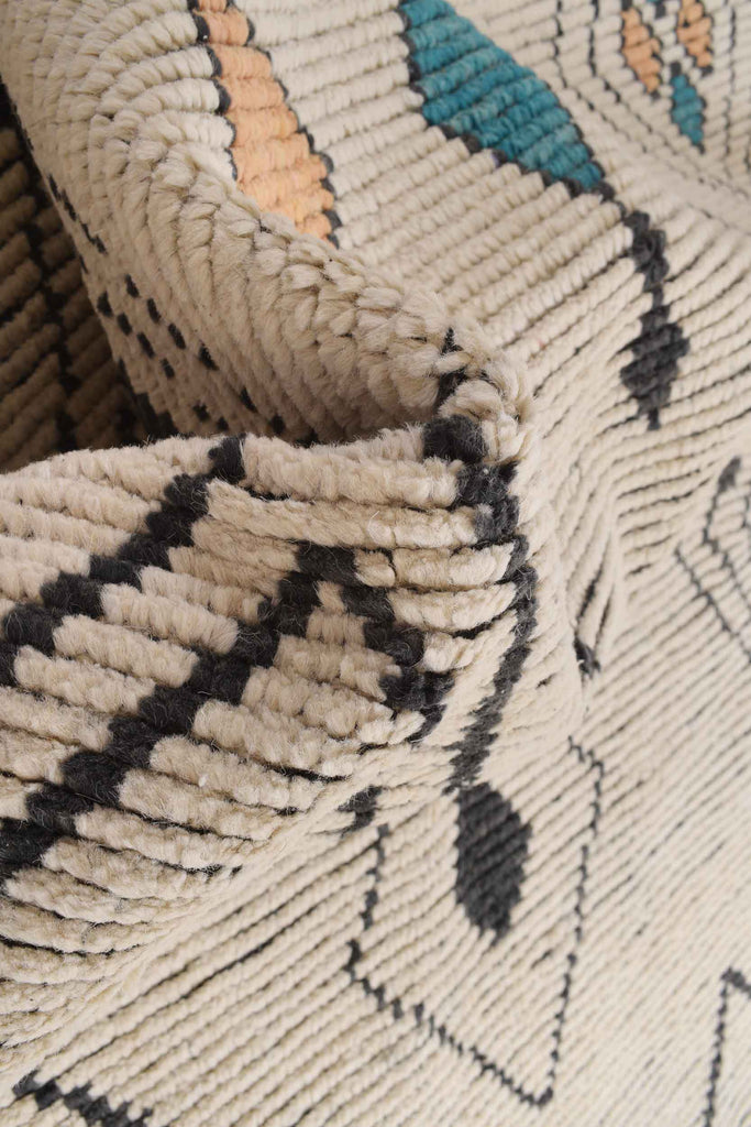 7.11 x 11.3 Handmade Contemporary Moroccan Wool Rug M25