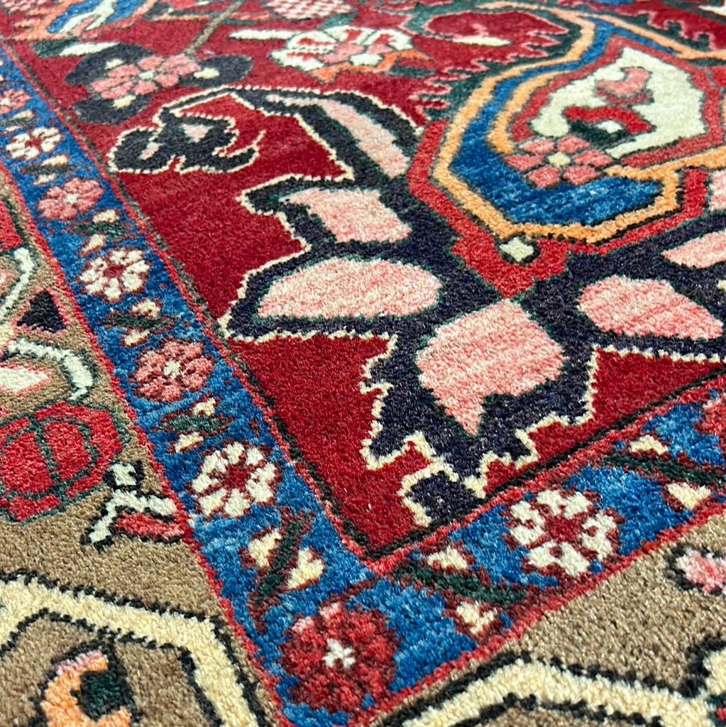 5.1 x 8.7 Red Persian Bakhtiar Rug 7421
