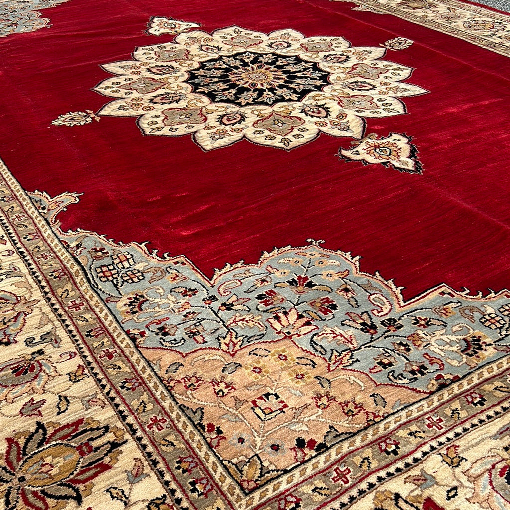 10 x 14 Red White Ivory Rug 17526