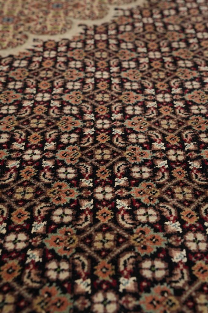 8 x 8 Feet Round Quality Wool and Silk Mahi Tabriz Rug Sale Invemtory Clearance #F-4641