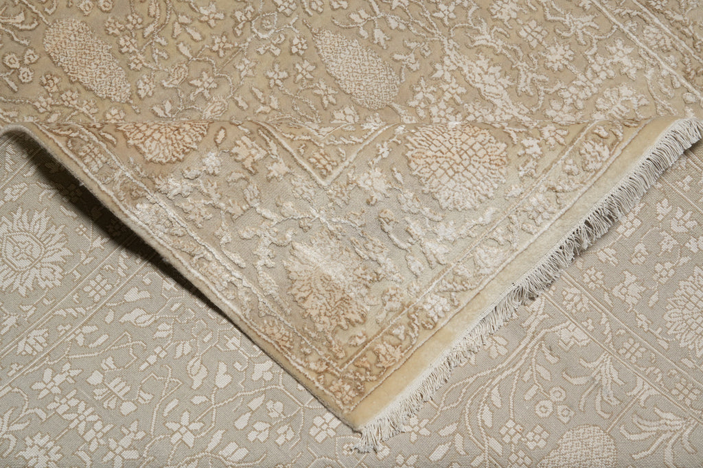 5.5 x 7.9 Two Tone Fine Weave High Quality Handmade Rug Wool and Silk #F-5713