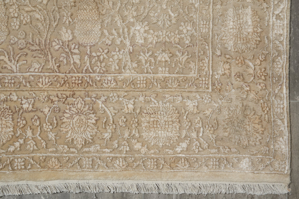 5.5 x 7.9 Two Tone Fine Weave High Quality Handmade Rug Wool and Silk #F-5713