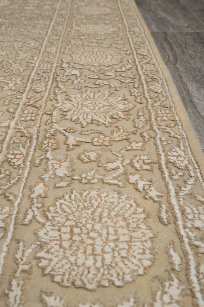 5.5 x 7.9 Two Tone Fine Weave High Quality Handmade Rug Wool and Silk #F-5713