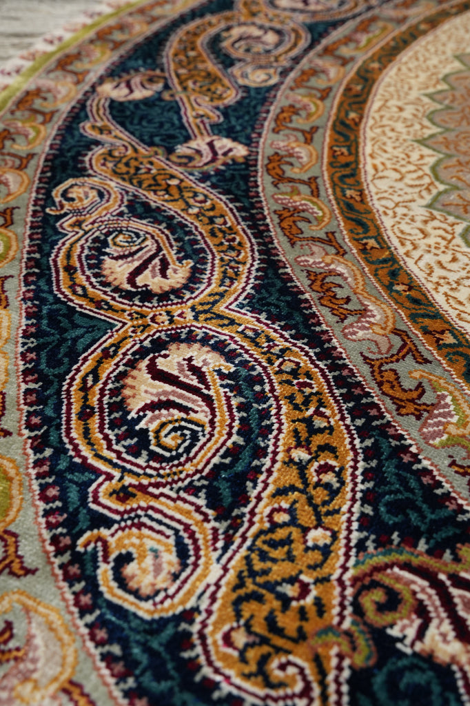 4 x 4 Feet Round Silk Handmade Rug #59515