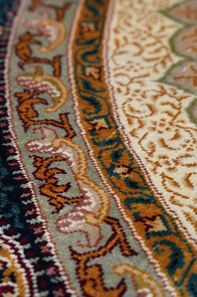 4 x 4 Feet Round Silk Handmade Rug #59515