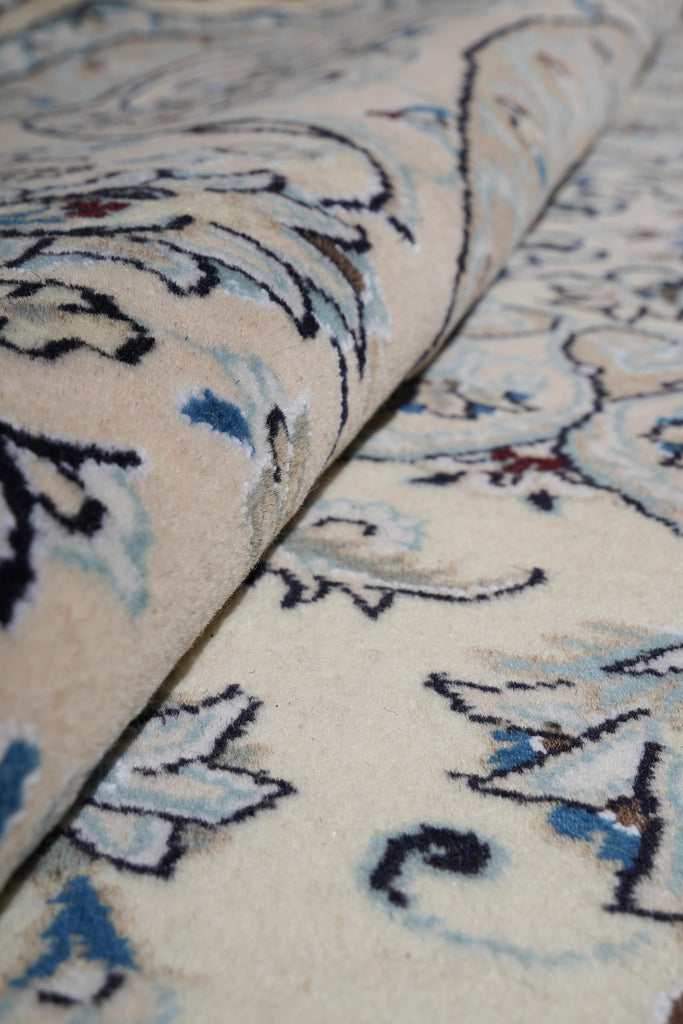 8.2 x 8.4 Round Perian Nain Wool and Silk Rug #F-4043