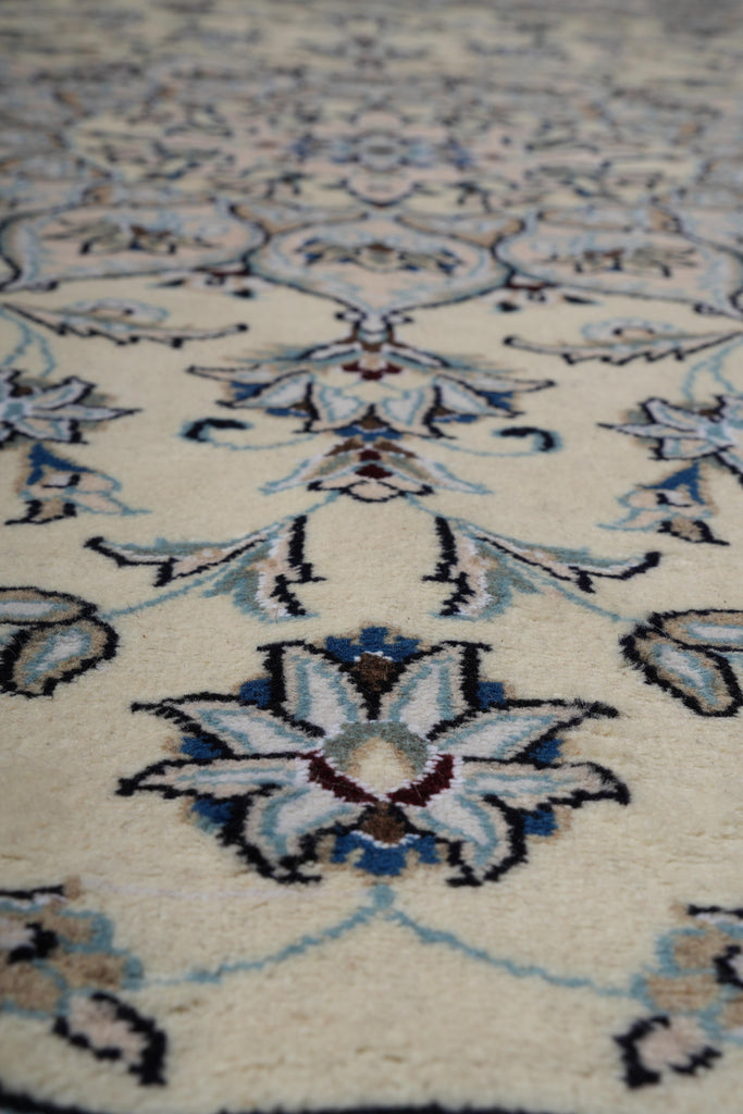 8.2 x 8.4 Round Perian Nain Wool and Silk Rug #F-4043