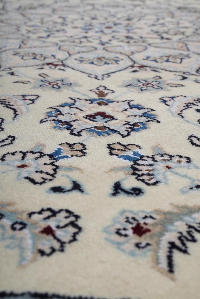 8.2 x 8.4 Round Perian Nain Wool and Silk Rug #F-4043