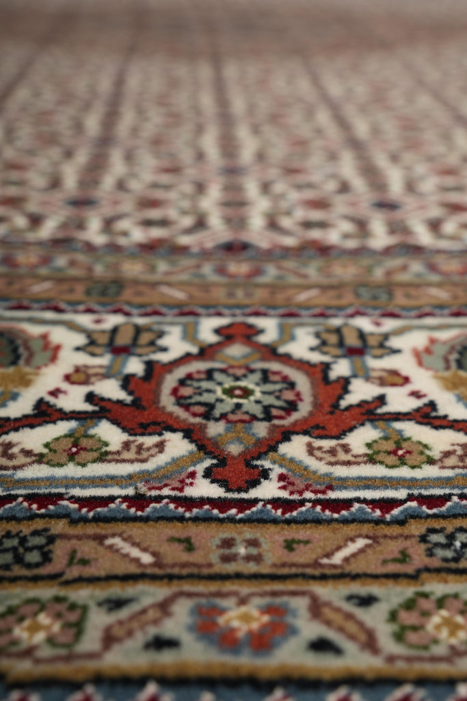 6.8 x 6.8 Round Fine Handmade Rug Wool and Silk Mahi Tabriz #F-4047