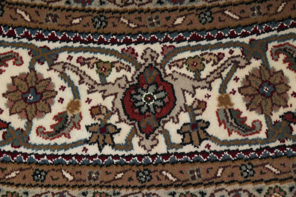 6.8 x 6.8 Round Fine Handmade Rug Wool and Silk Mahi Tabriz #F-4047