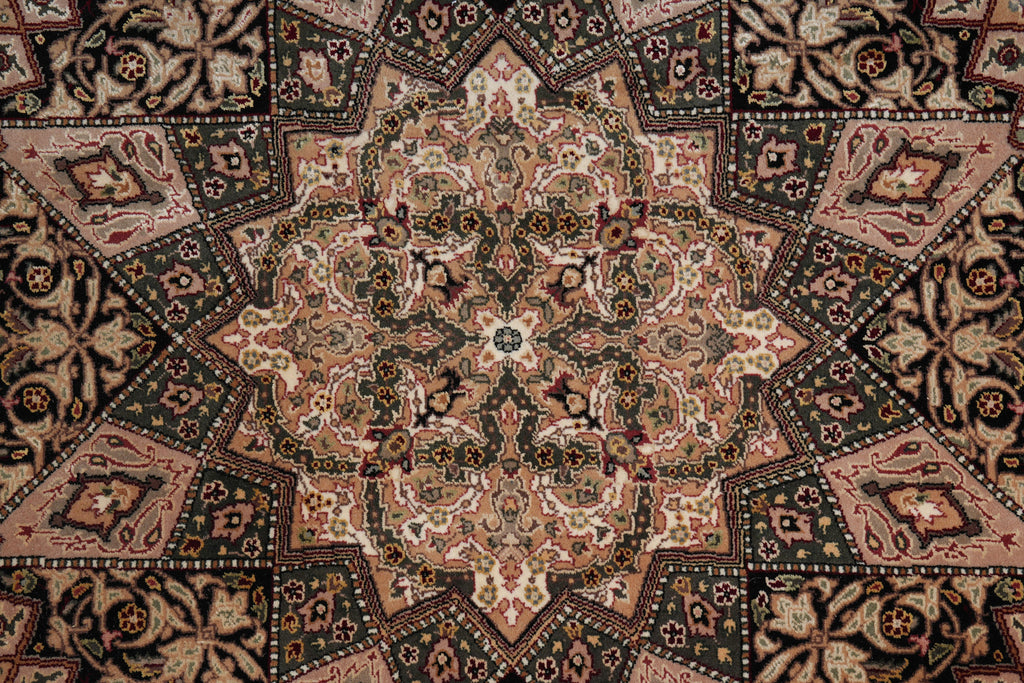 8.0 x 8.0 Round Wool and Silk Fascinating Handmade Rug  #F-4048