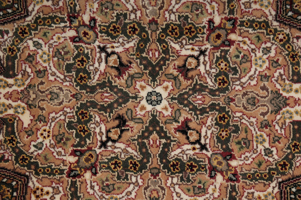 8.0 x 8.0 Round Wool and Silk Fascinating Handmade Rug  #F-4048