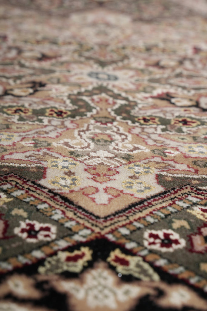 8.0 x 8.0 Round Wool and Silk Fascinating Handmade Rug  #F-4048