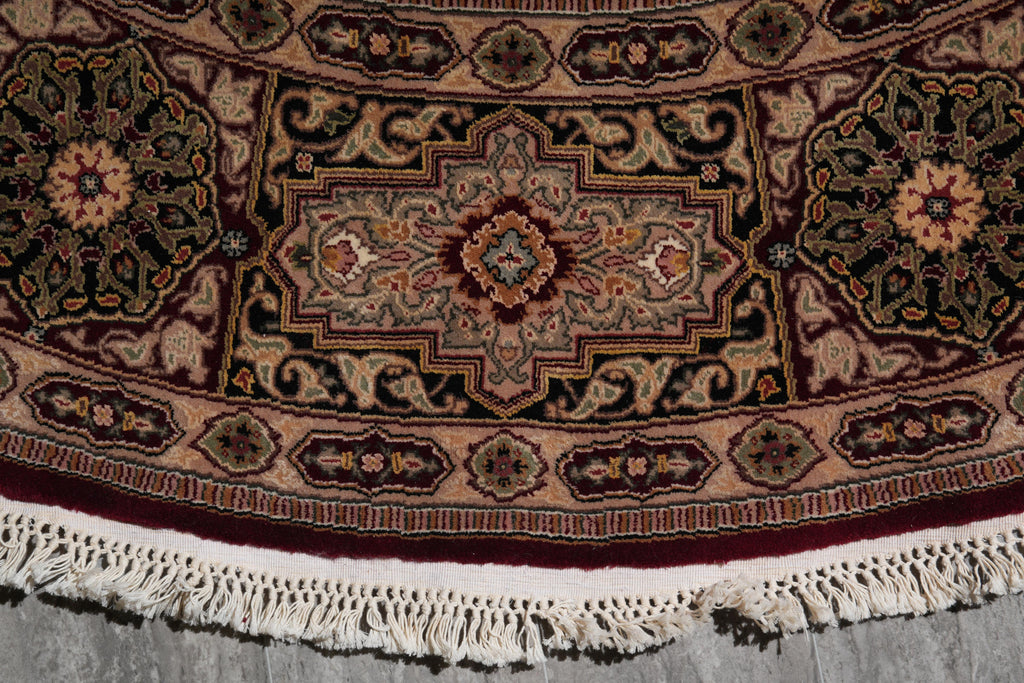 8.0 x 8.0 Round Wool and Silk Fascinating Handmade Rug  #F-4048