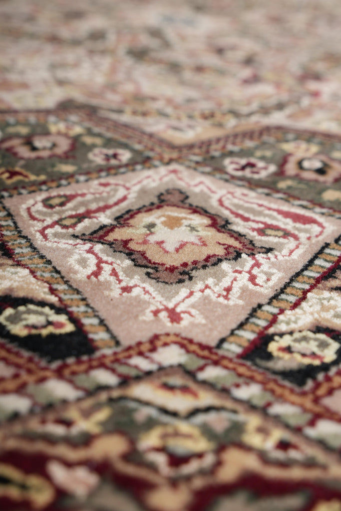 8.0 x 8.0 Round Wool and Silk Fascinating Handmade Rug  #F-4048