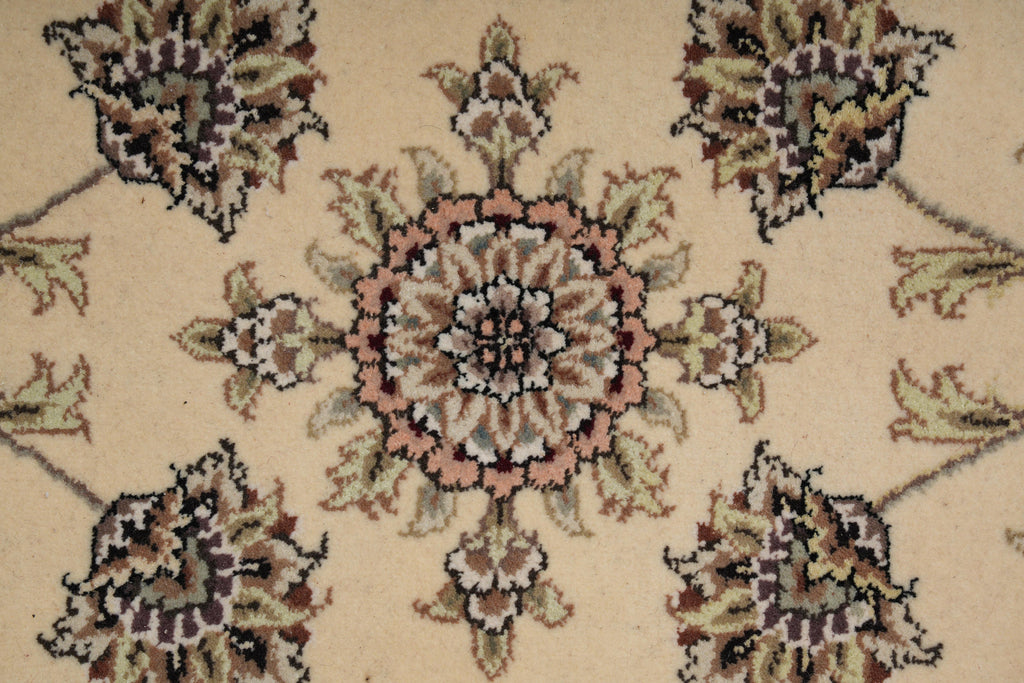 8.0 x 8.0 Round Finely Handmade Wool and Silk Rug #F-4049