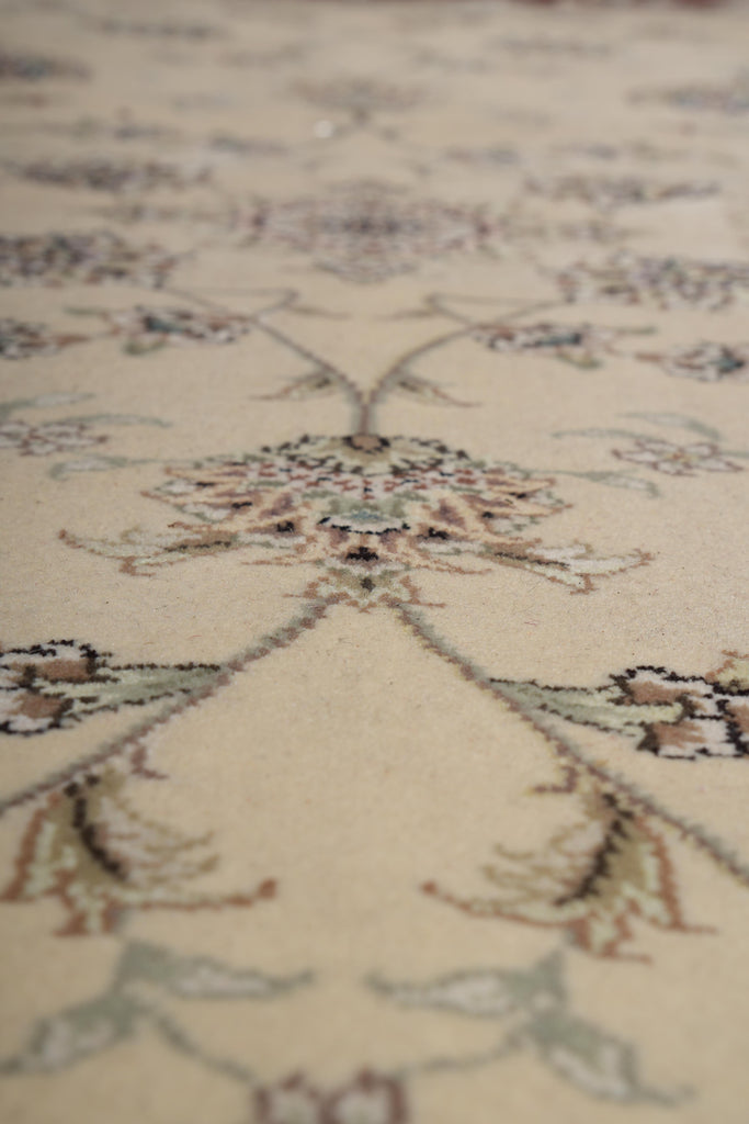 8.0 x 8.0 Round Finely Handmade Wool and Silk Rug #F-4049