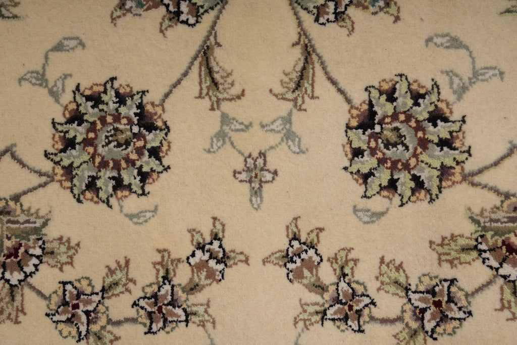 8.0 x 8.0 Round Finely Handmade Wool and Silk Rug #F-4049