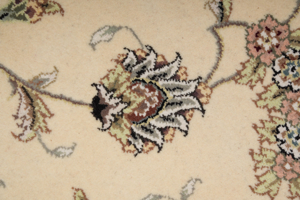 8.0 x 8.0 Round Finely Handmade Wool and Silk Rug #F-4049