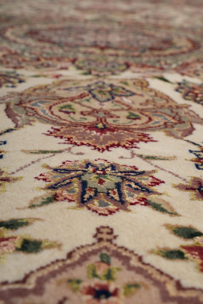 8.0 x 8.0 Fine Handmade Wool and Silk Round Rug #F-4052