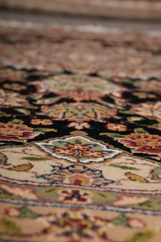 7.1 x 7.1 Round FIne weave Quality Wool and Silk Rug Burgundy Black #F-4057