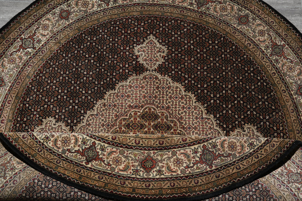 6.8 x 6.8 Round Quality Wool and Silk Rug Black #F-4059