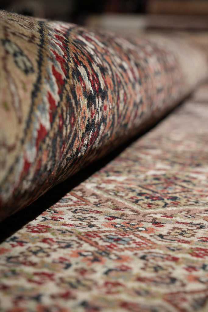 6.8 x 6.8 Round Quality Wool and Silk Rug Black #F-4059