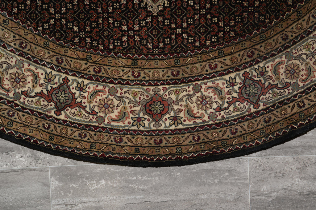 6.8 x 6.8 Round Quality Wool and Silk Rug Black #F-4059