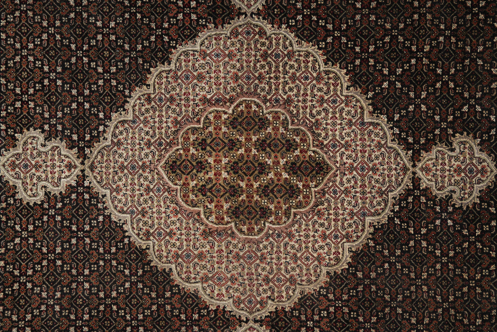 6.8 x 6.8 Round Quality Wool and Silk Rug Black #F-4059