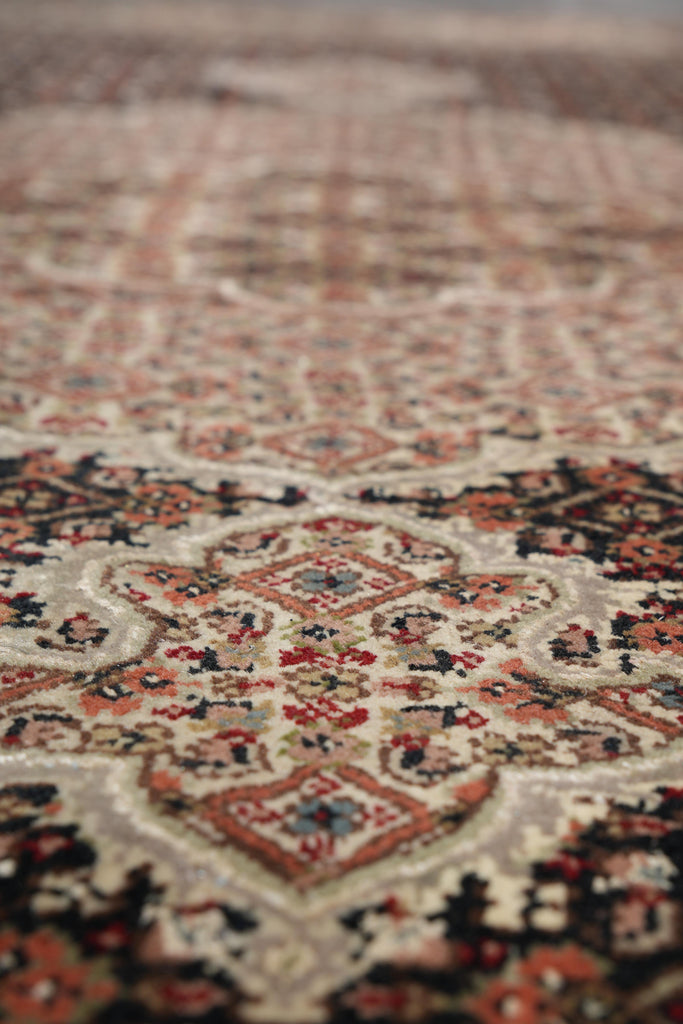 6.8 x 6.8 Round Quality Wool and Silk Rug Black #F-4059