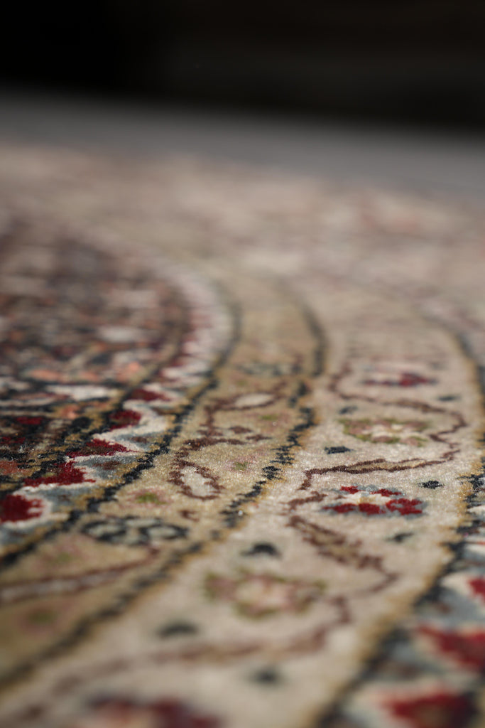 6.8 x 6.8 Round Quality Wool and Silk Rug Black #F-4059