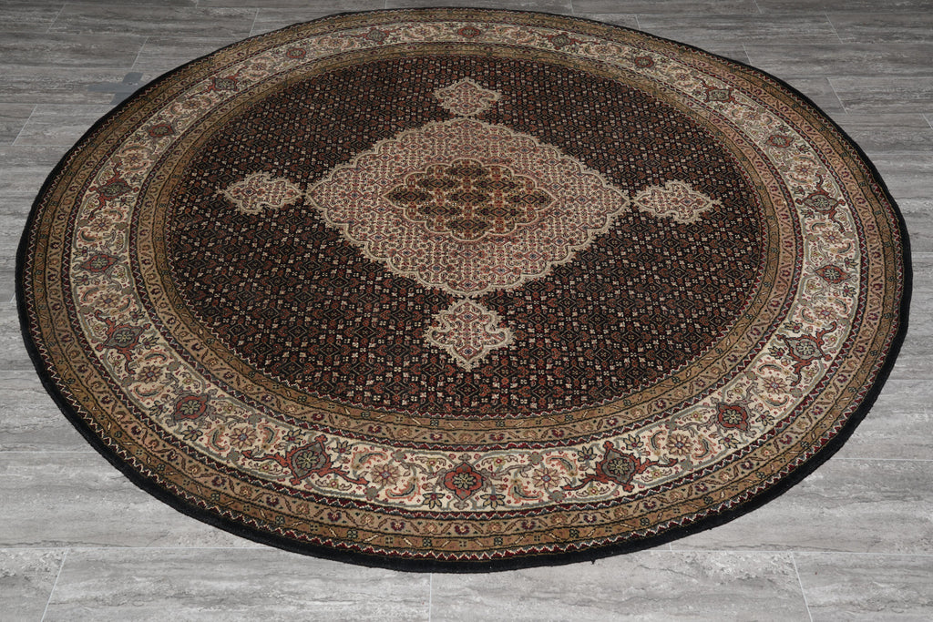 6.8 x 6.8 Round Quality Wool and Silk Rug Black #F-4059