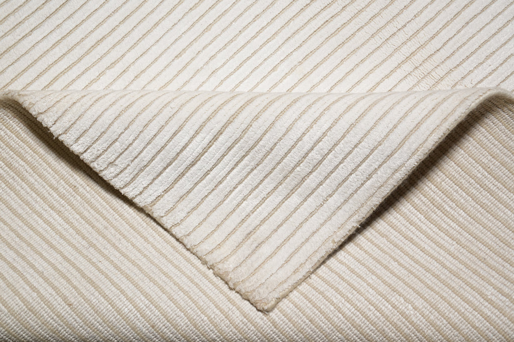 5.9 X 7.8 Ivory White Handmade Contemporary Rug #PIX-19969