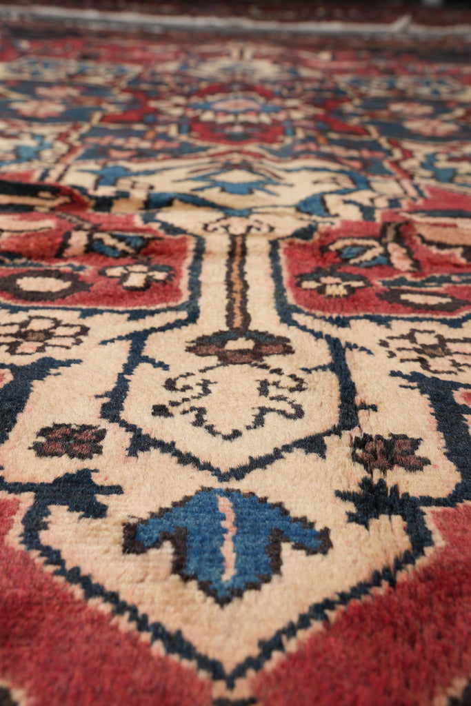 9 x 11.6 Semi-Antique Persian Bakhtiar Tribal Rug #F-4106