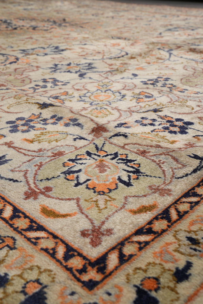 10 x 12.10 Pre-Owned Persian Kashan rug Pleasant Colors #F-4117