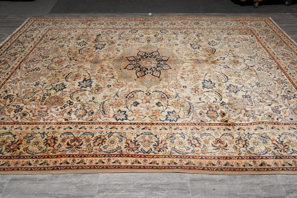 10 x 12.10 Pre-Owned Persian Kashan rug Pleasant Colors #F-4117