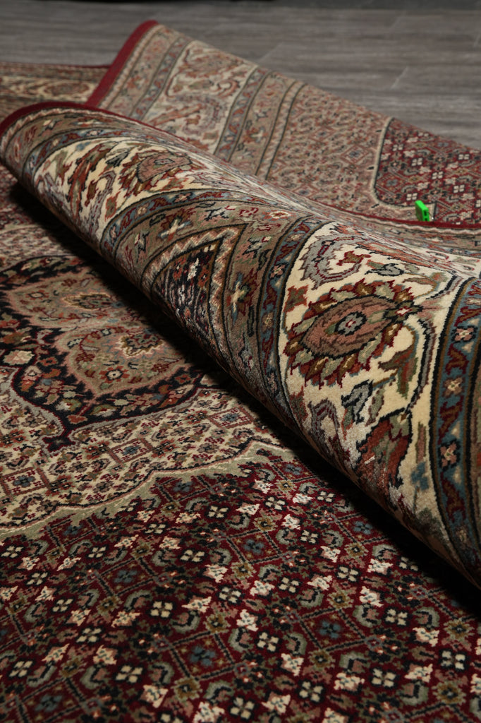 6.9 x 8 Quality Traditional Wool Silk Hand-Knotted Rug #F-3071