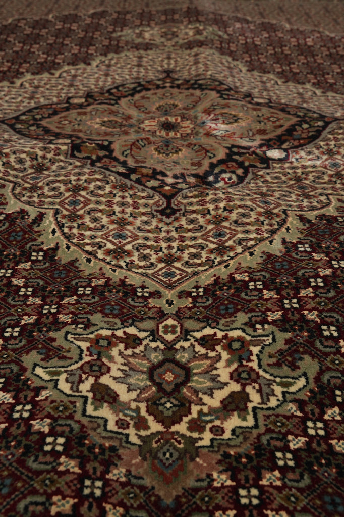 6.9 x 8 Quality Traditional Wool Silk Hand-Knotted Rug #F-3071