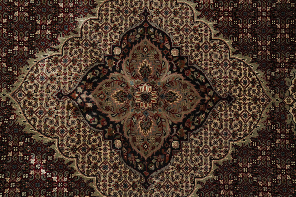 6.9 x 8 Quality Traditional Wool Silk Hand-Knotted Rug #F-3071