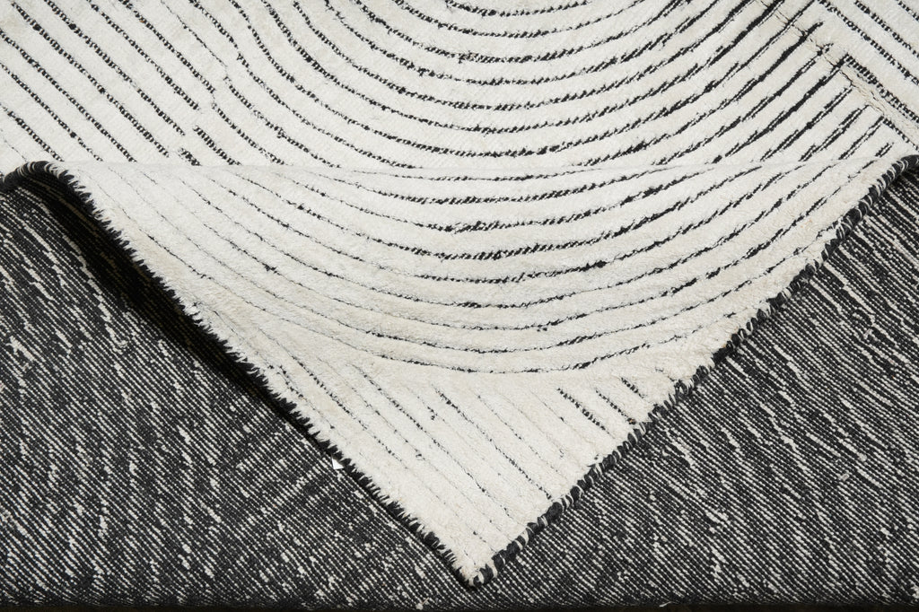 7.7 x 10 Modern Handmade Rug White Black #F-3324