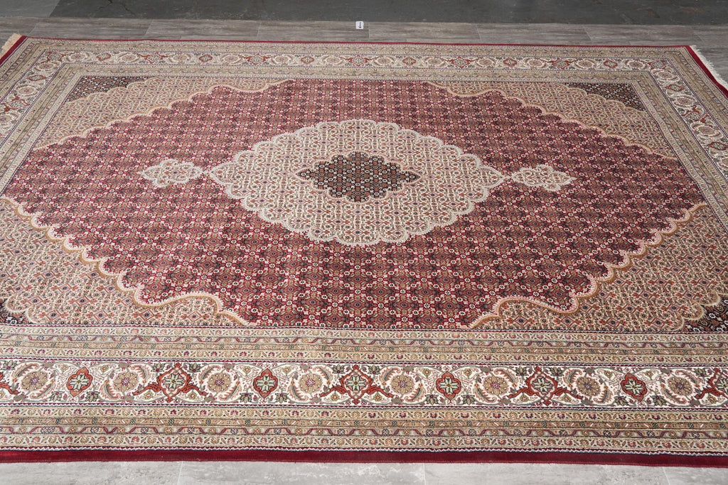 8.1 x 11.6 Finer Weave Handmade Rug Wool and Silk Mahi Tabriz#F-4155