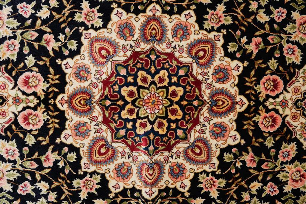 4.6 x 6.6 Silk Rug Black #PIX-56972
