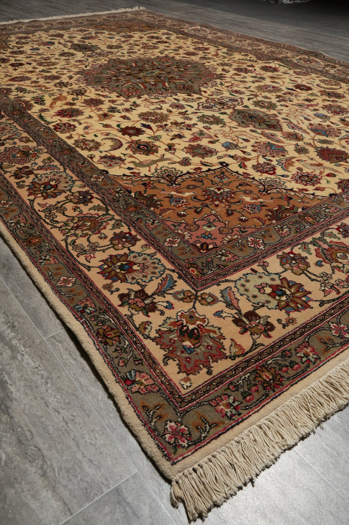 6.7 x 10 Fine Quality Persian Tabriz Rug 400 Kpsi - view 6
