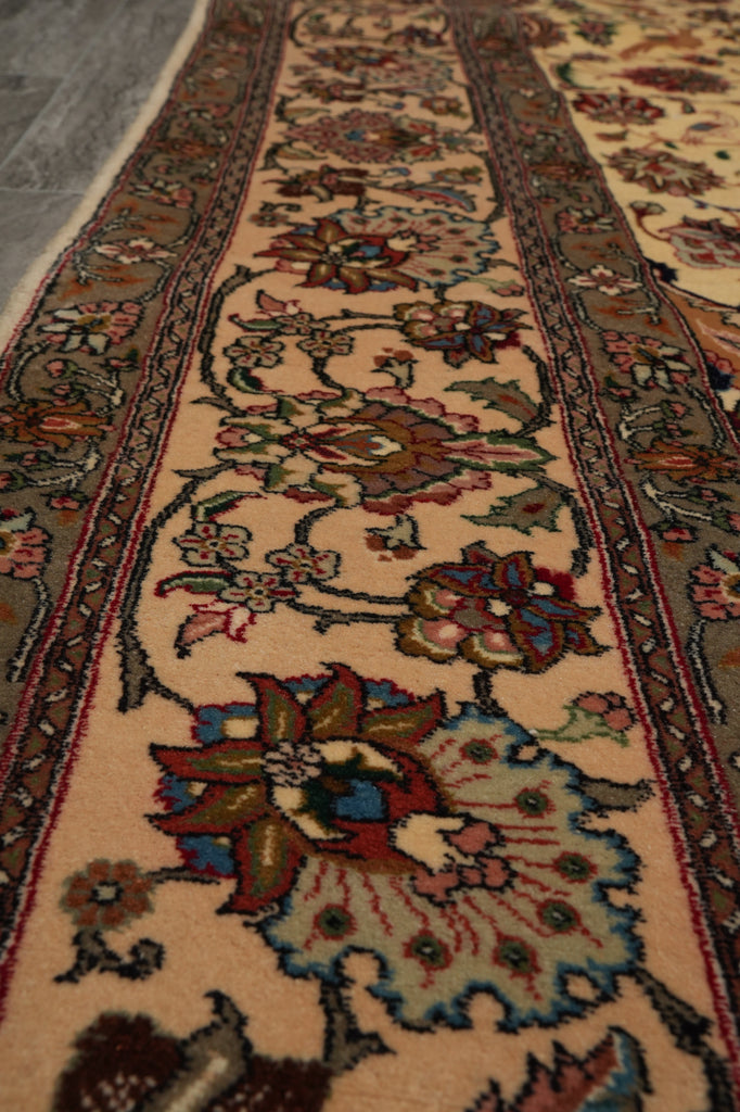 6.7 x 10 Fine Quality Persian Tabriz Rug 400 Kpsi - view 11