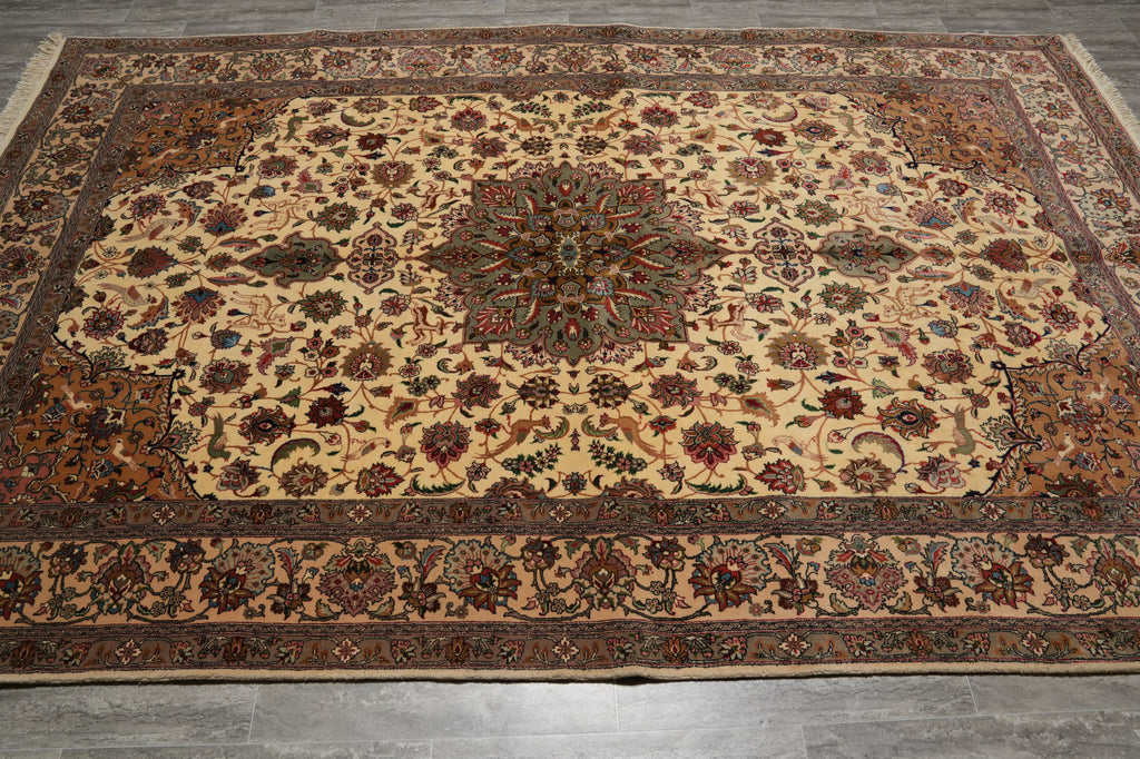 6.7 x 10 Fine Quality Persian Tabriz Rug 400 Kpsi - view 4