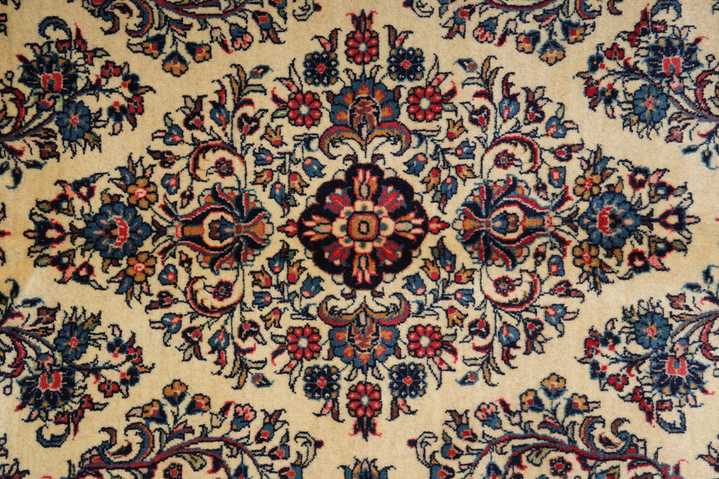 7 x 9.8 Ivory Fine Wool Persian Sarouk Rug - view 8