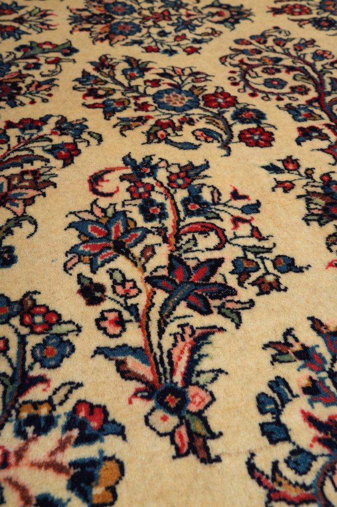 7 x 9.8 Ivory Fine Wool Persian Sarouk Rug - view 10