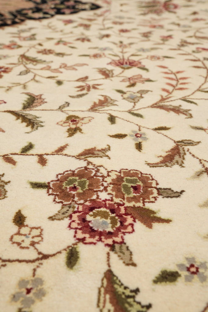 12.2 x 18 Quality Wool and Silk Handmade Rug Ivory Black #F-4493