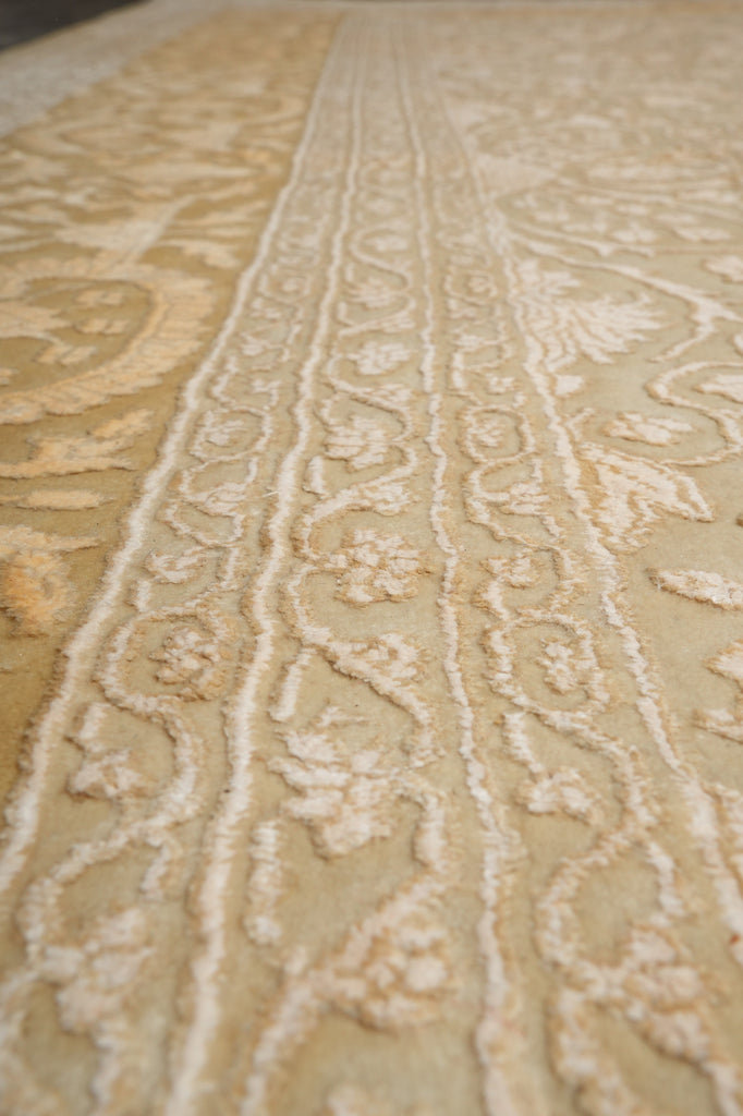 9 x 11.6 Fine Quality Wool and Silk Transitional Hand-Knotted Rug #B-72516