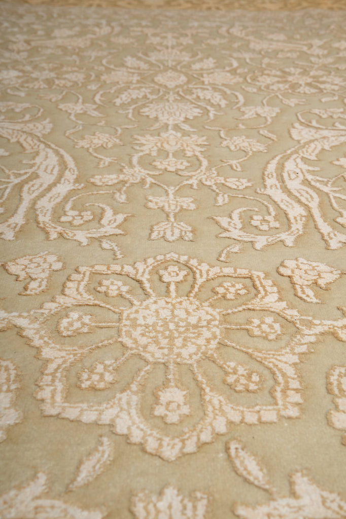 9 x 11.6 Fine Quality Wool and Silk Transitional Hand-Knotted Rug #B-72516
